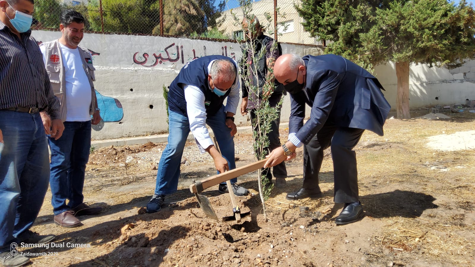 بلدية السلط و كاريتاس السلط تطلقان مبادرة لزراعة الأشجار في حديقة البقيع التابعة للبلدية