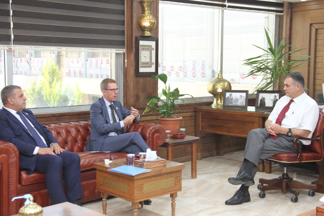 رئيس جامعة البلقاء التطبيقية يستقبل المنسق المقيم للأمم المتحدة ومنسق الشؤون الإنسانية