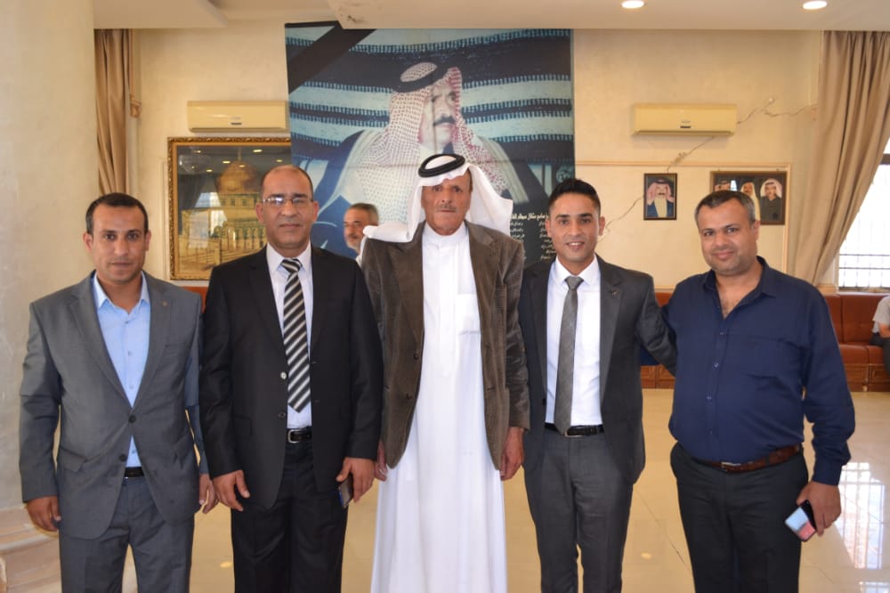 الحاج سلمان سمير البدر الخريشا يهنئ ابراهيم محيل عيطان السرحان بمناسبة عقد قران نجله باسل 