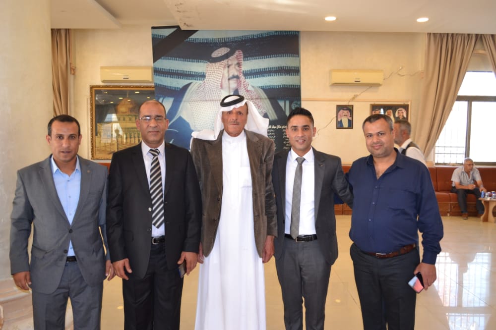 الحاج سلمان سمير البدر الخريشا يهنئ ابراهيم محيل عيطان السرحان بمناسبة عقد قران نجله باسل 