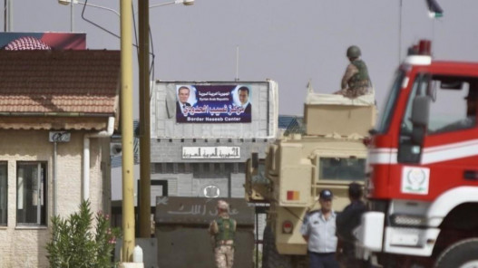 وزير الداخلية: لم يعد هناك حاجة لأخذ موافقة لأي أردني يرغب بالمغادرة لسوريا