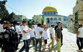 اقتحامات للأقصى والاحتلال يمنع فلسطينيين من الصلاة فيه