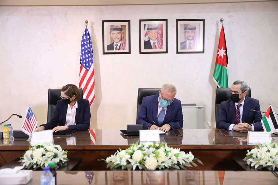 اليرموك توقع على اتفاقية الشراكة لإطلاق برنامج إعداد وتأهيل المعلمين قبل الخدمة