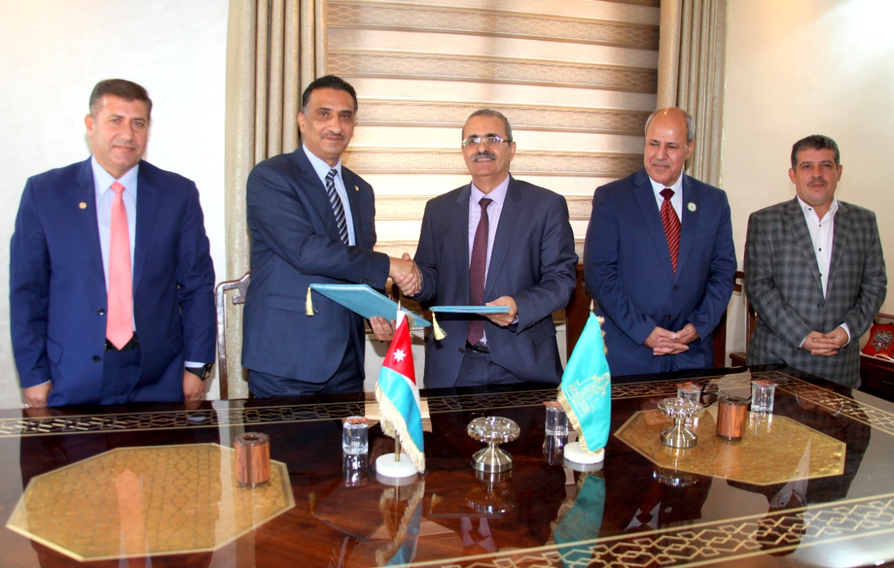مذكرة تفاهم بين جامعة آل البيت واتحاد الأكاديميين والعلماء العرب  