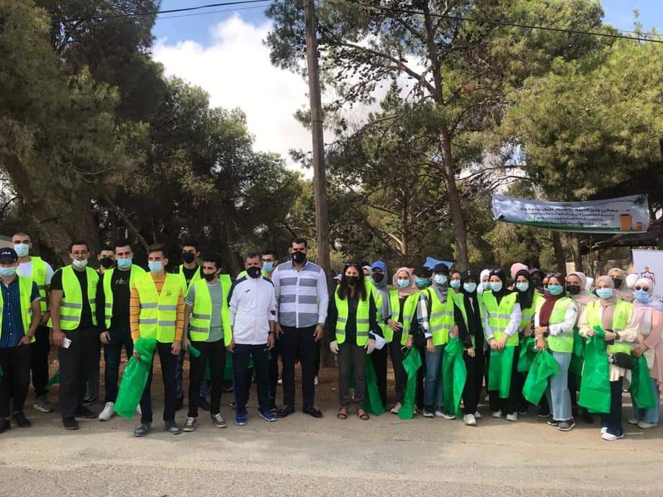 جائزة الحسن للشباب تشارك في حملة لتنظيف متنزه عمان القومي
