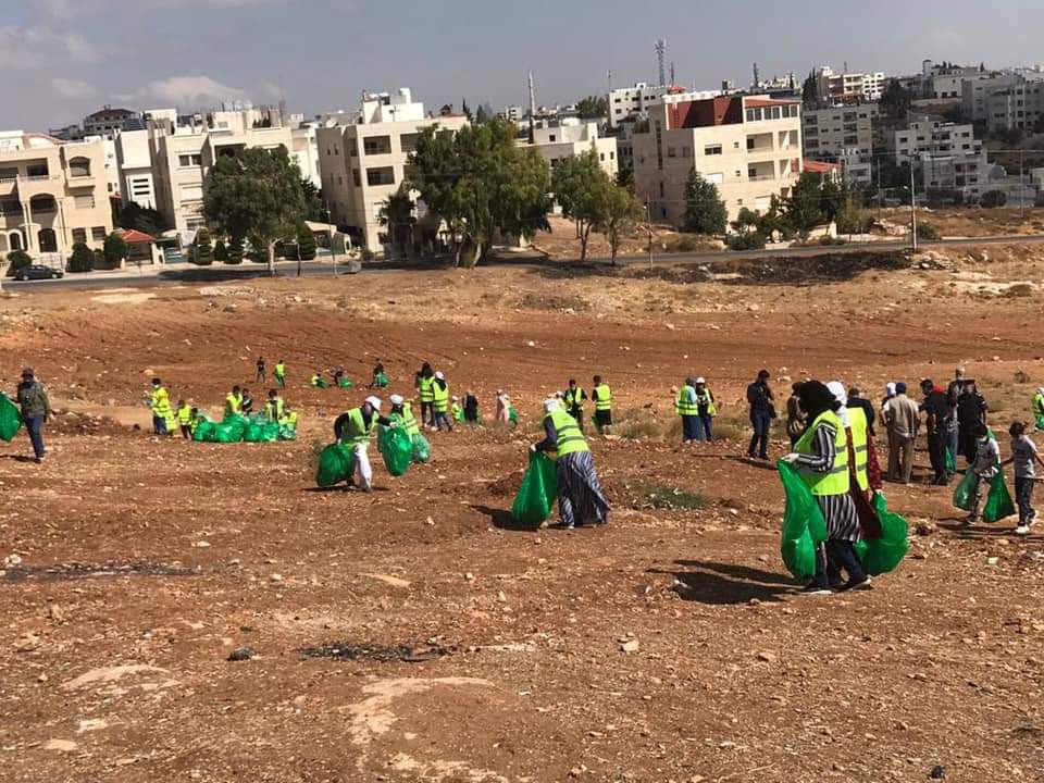 جائزة الحسن للشباب تشارك في حملة لتنظيف متنزه عمان القومي