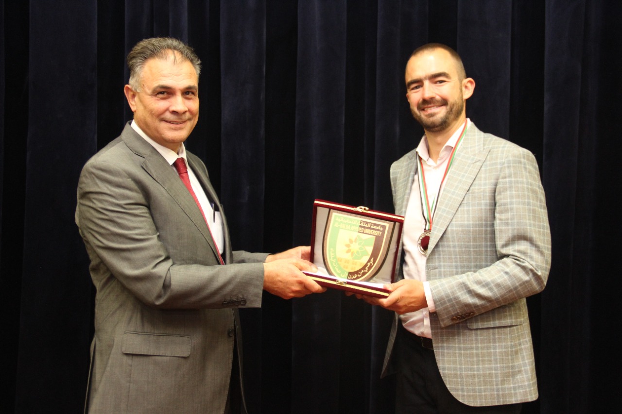 الزعبي : تقديم الافضل على مستوى البنية التحتية ونقل التكنولوجيا وتسخير كافة الامكانيات لأبنائنا الطلبة