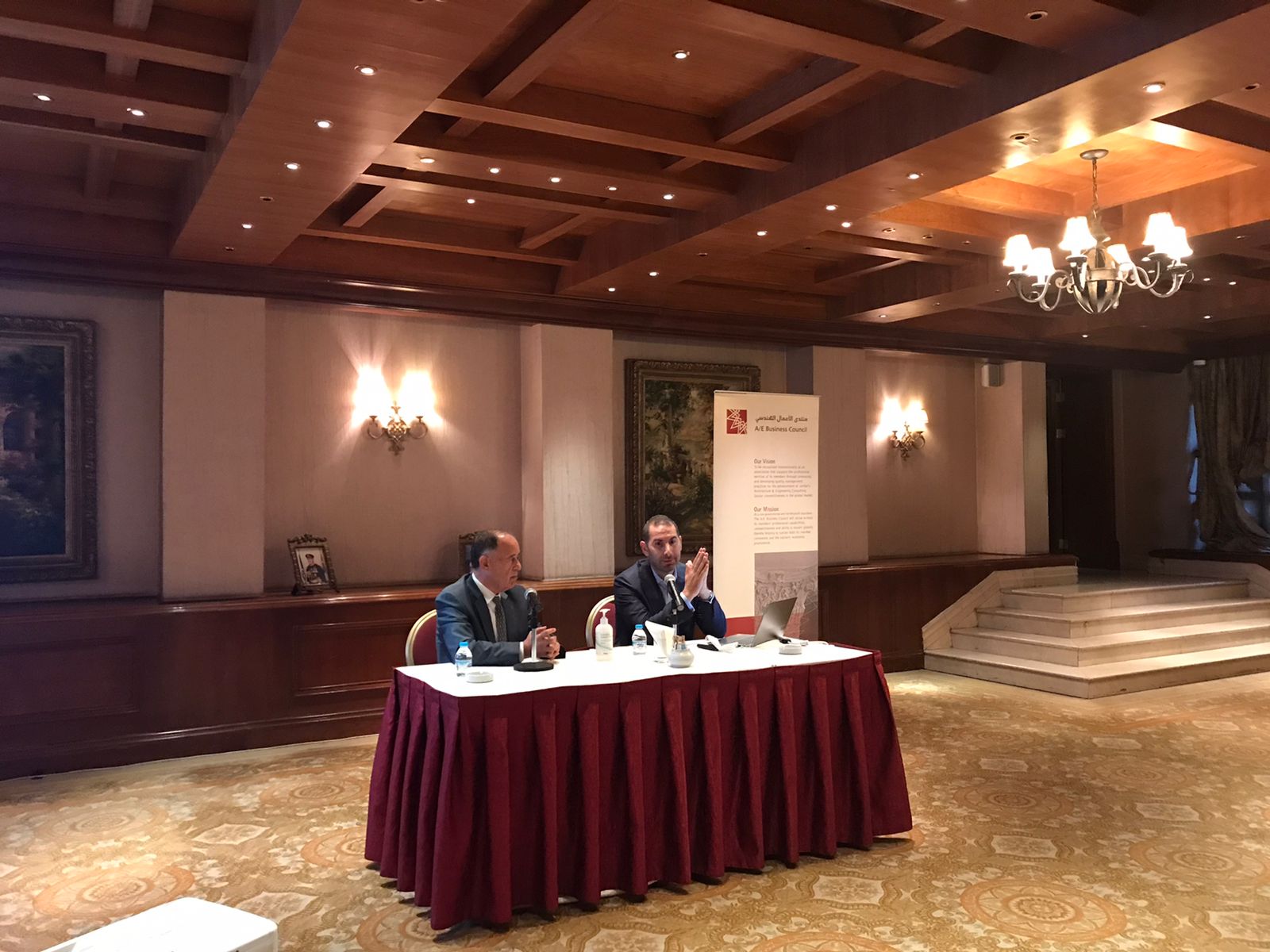 وزير المياه والري يلتقي أعضاء منتدى الاعمال الهندسي