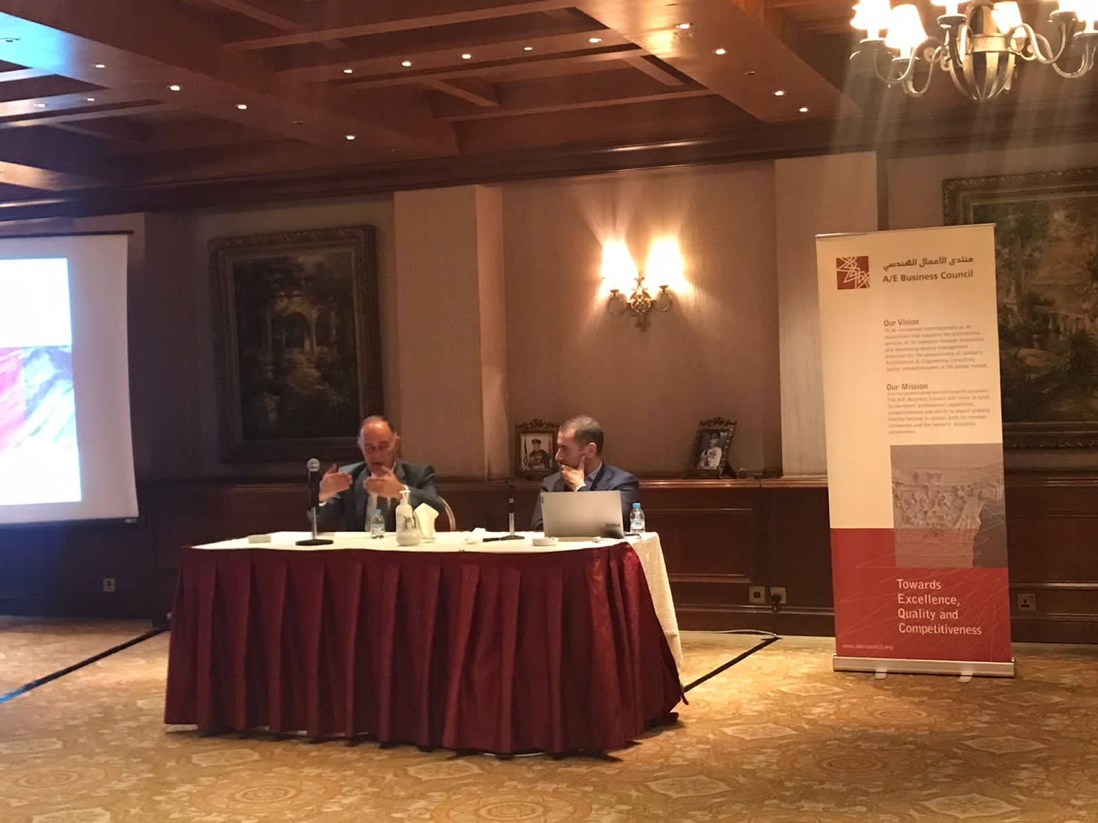 وزير المياه والري يلتقي أعضاء منتدى الاعمال الهندسي