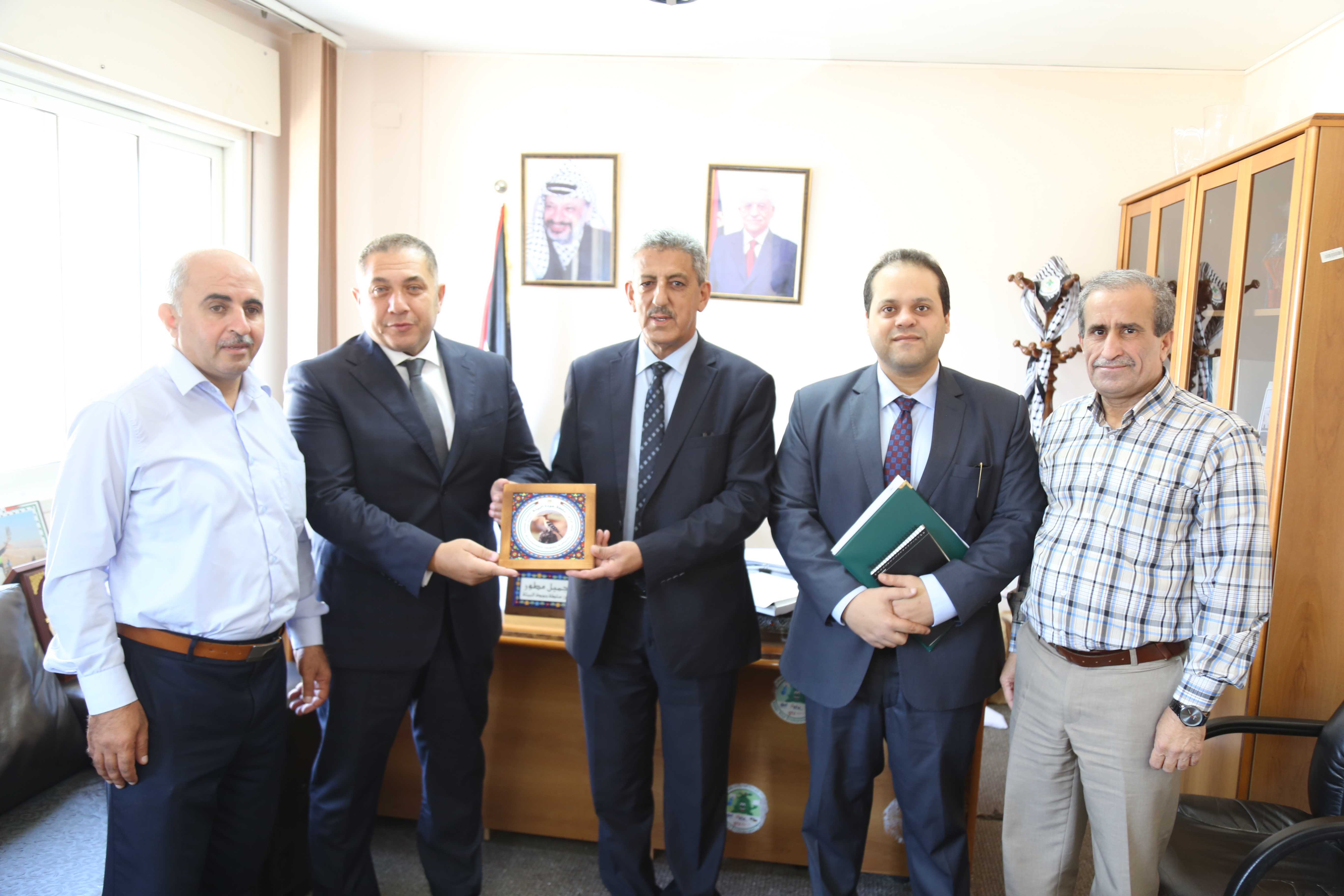 المطور يستقبل السفير المصري لتعزيز التعاون المشترك