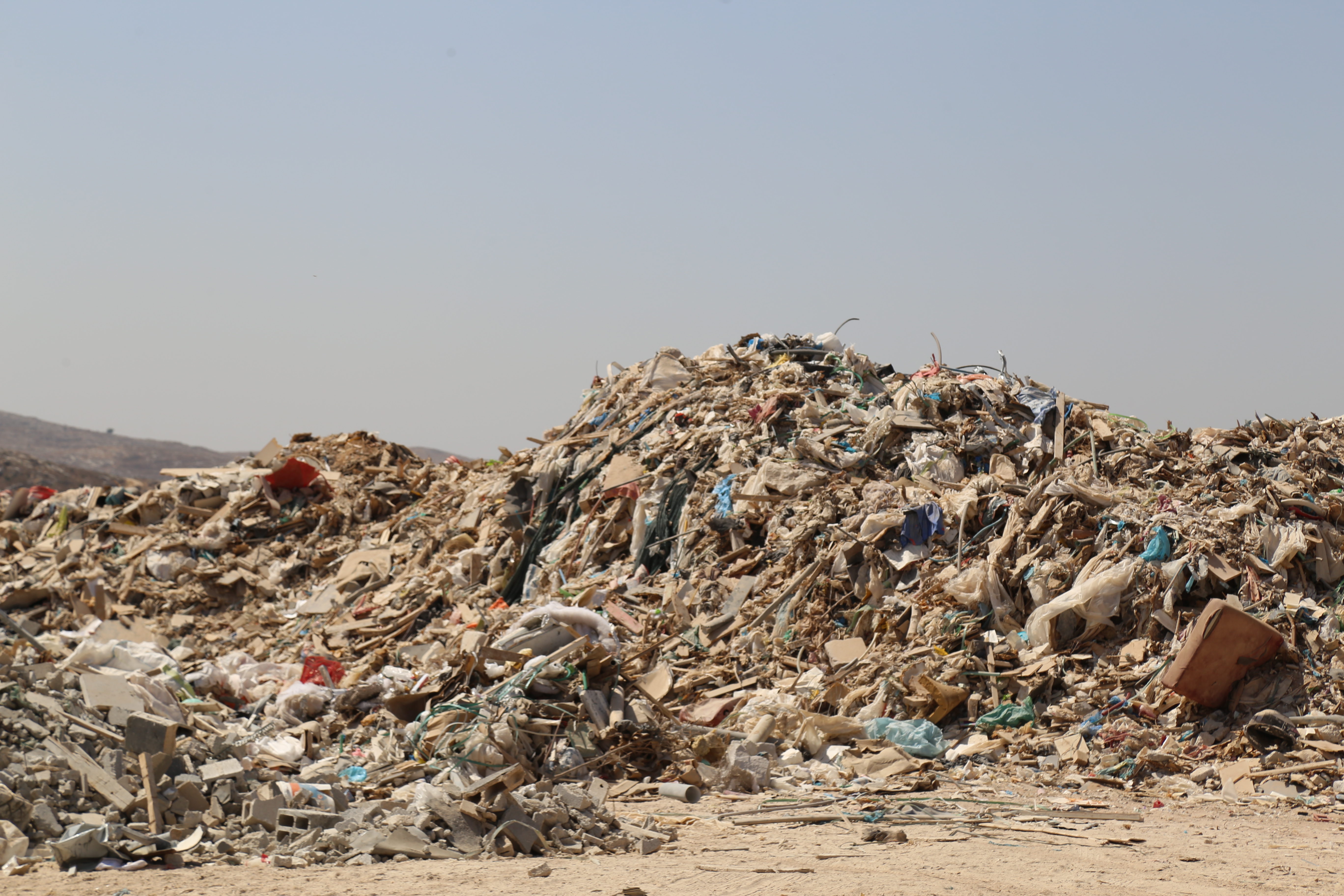 بيان توضيحي صادر عن سلطة جودة البيئة بشأن متابعتها لملف تهريب النفايات الإسرائيلية في قرى غرب رام الله 