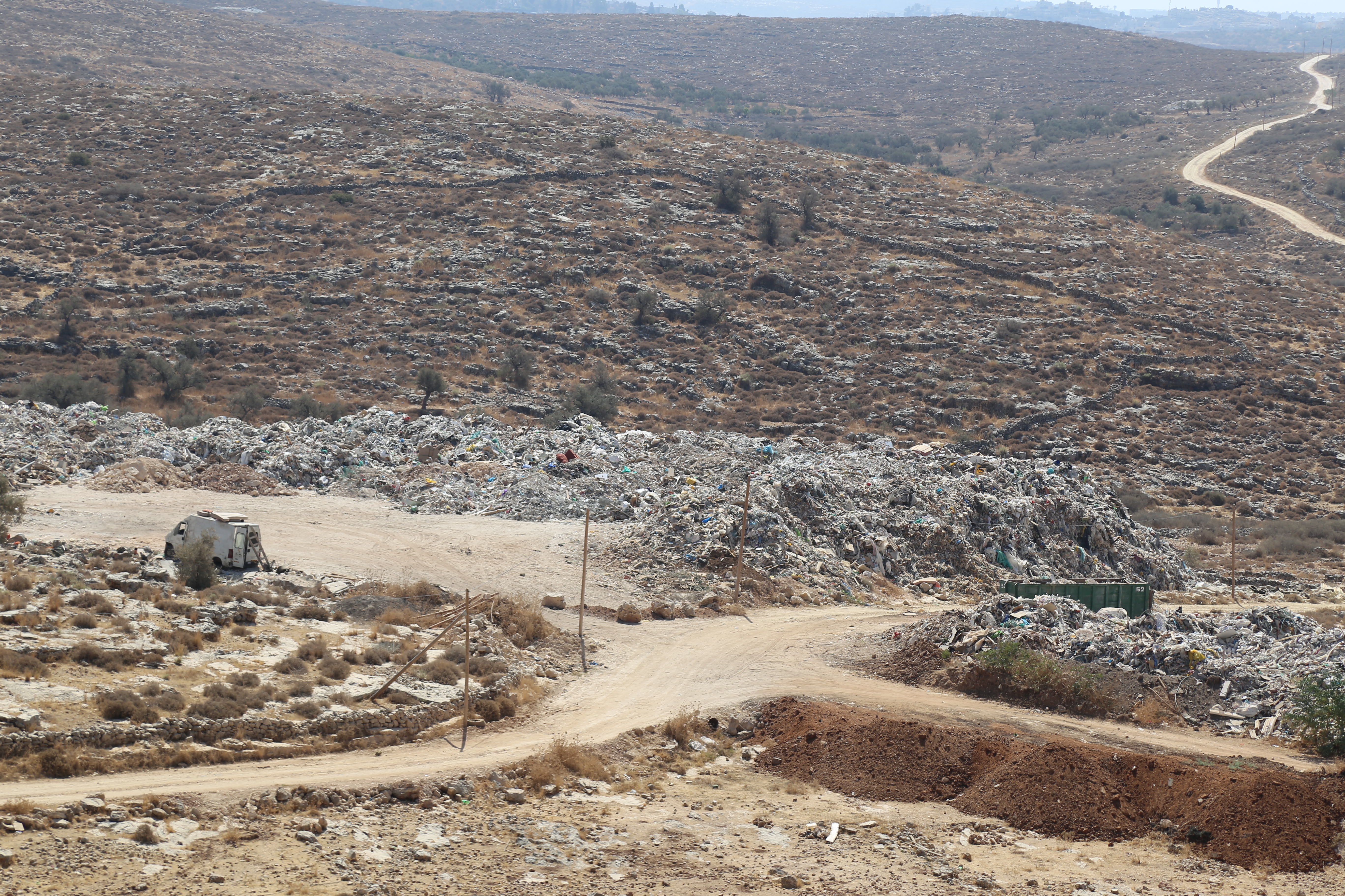 بيان توضيحي صادر عن سلطة جودة البيئة بشأن متابعتها لملف تهريب النفايات الإسرائيلية في قرى غرب رام الله 