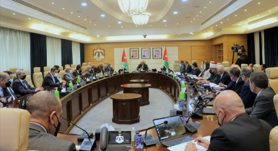 رئيس الوزراء يؤكد على إنفاذ التوجيه الملكي بإصدار عفو خاص بقضايا إطالة اللسان بأسرع وقت 