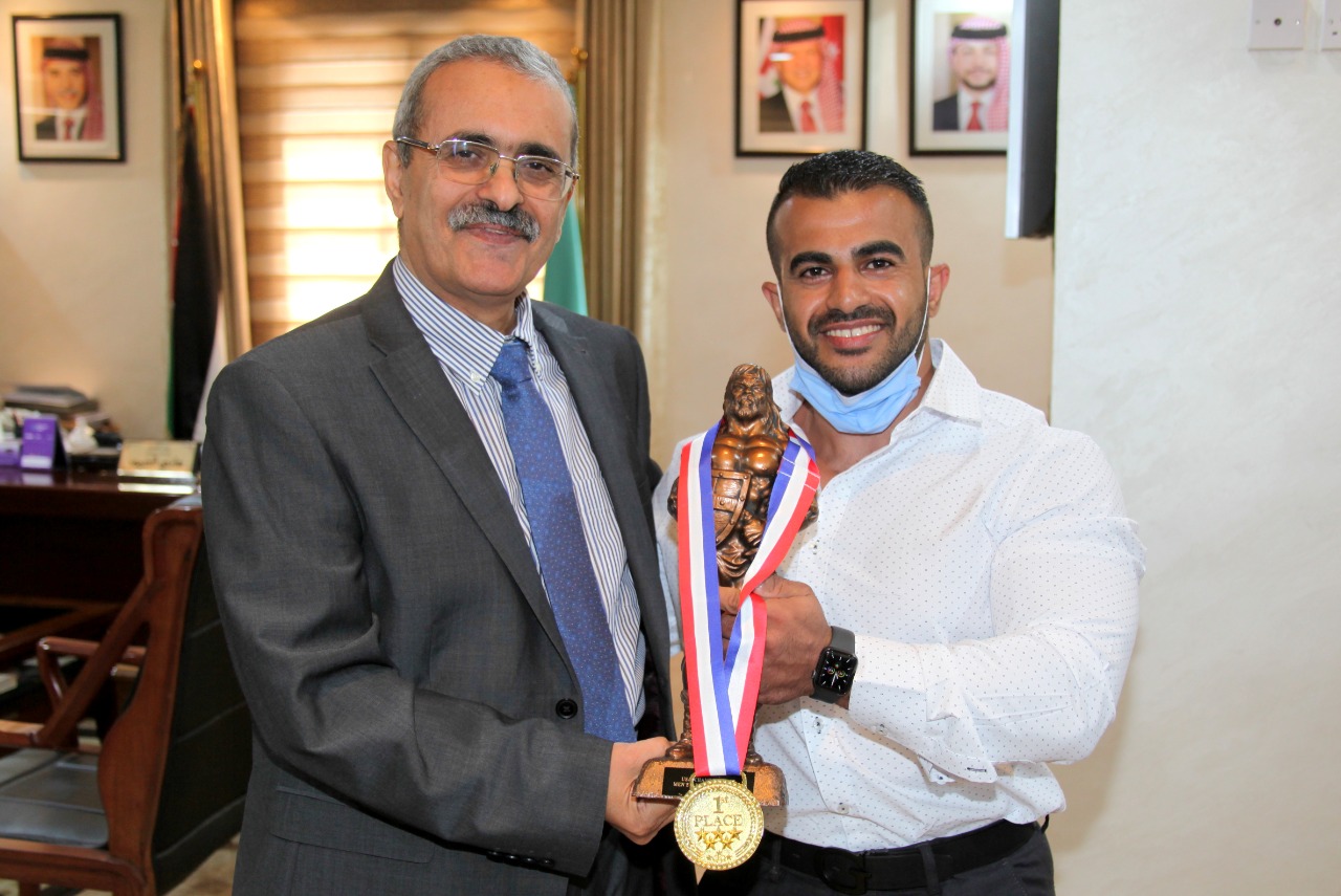 الضمور يرعى حفل تكريم عدد من خريجي جامعة آل البيت المتميزين 