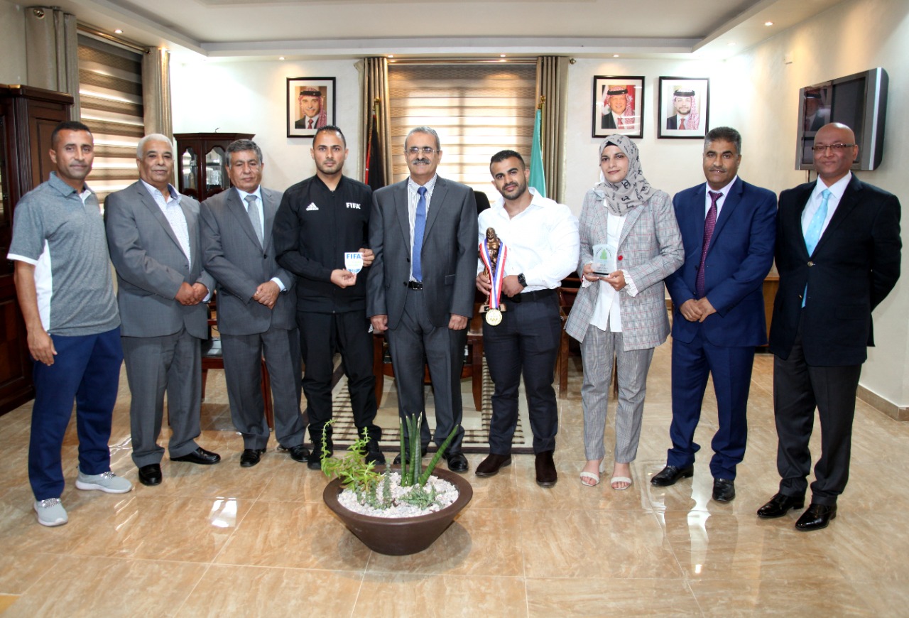 الضمور يرعى حفل تكريم عدد من خريجي جامعة آل البيت المتميزين 