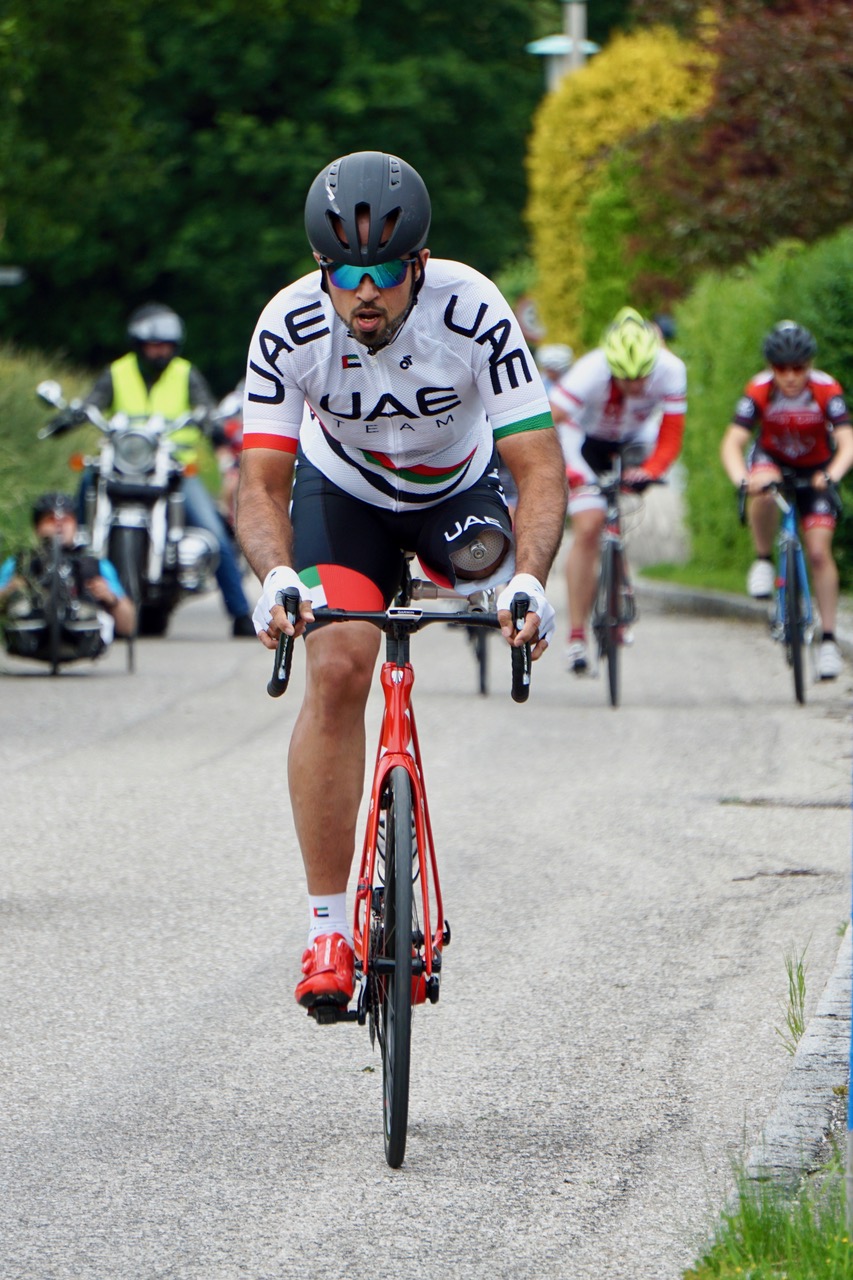 طالب إماراتي یكشف عن طموحاتھ الأكادیمیة والریاضیة عند العودة من دورة الألعاب البارلمبیة