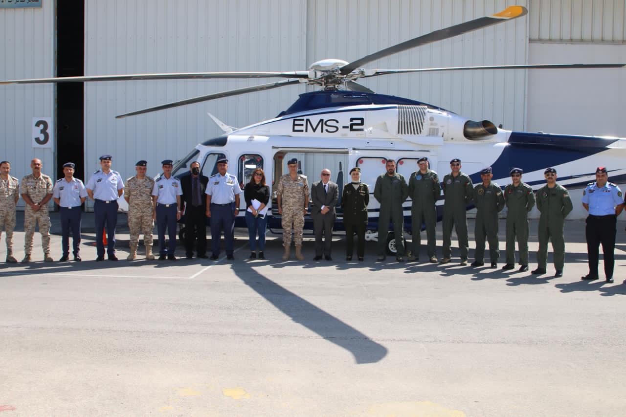 وزير الاشغال العامة والاسكان يزور مركز الإسعاف الجوي الأردني 