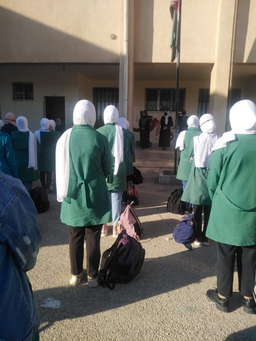 الدكتورة نجوى قبيلات خلال زيارتها لمدرستها القديمة بمناسبة يوم المعلم : شكرا لكل من علمني حرفا