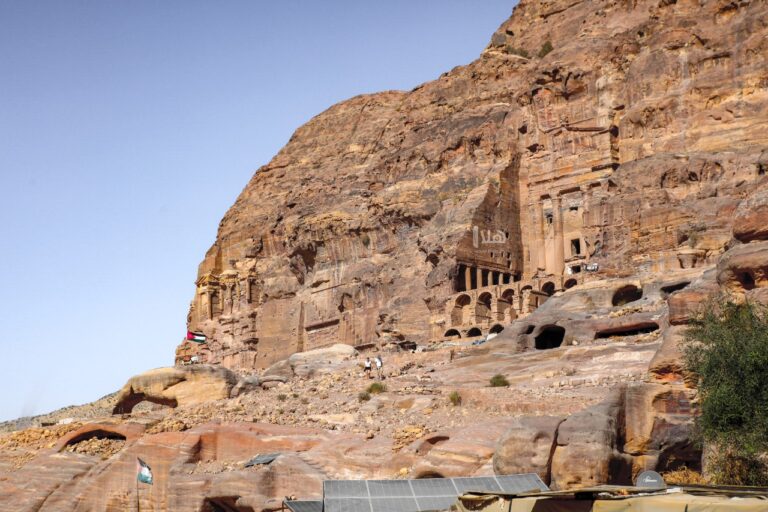 اتفاقية إقراض بمليون دينار لدعم المشاريع السياحية بمحمية البترا