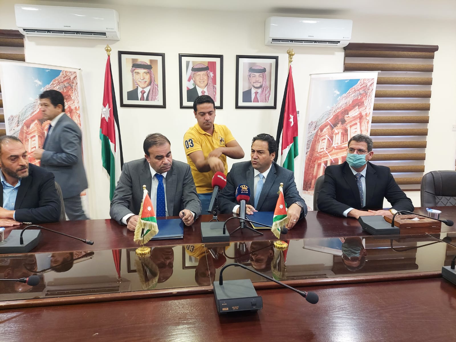 اتفاقية إقراض بين التنمية والتشغيل وسلطة البترا لمزودي الخدمات في الإقليم 