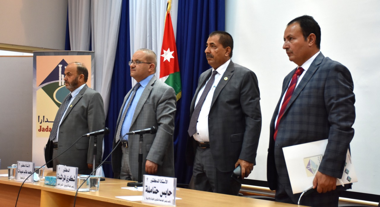 رئيس جامعة جدارا يلتقي الإداريين في الجامعة بحضور رئيس هيئة المديرين 