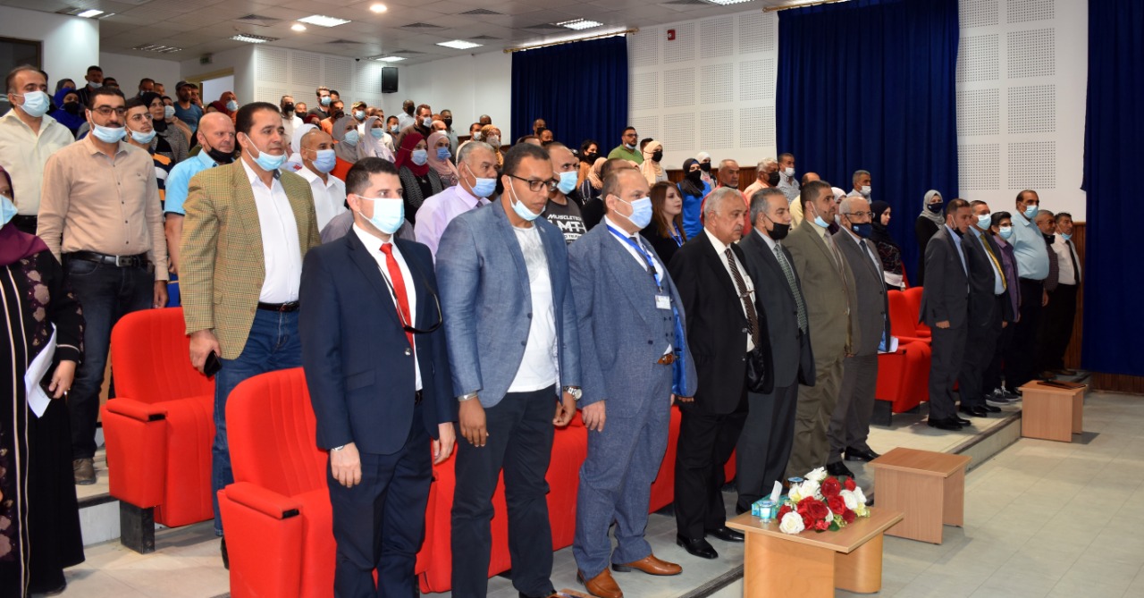 رئيس جامعة جدارا يلتقي الإداريين في الجامعة بحضور رئيس هيئة المديرين 