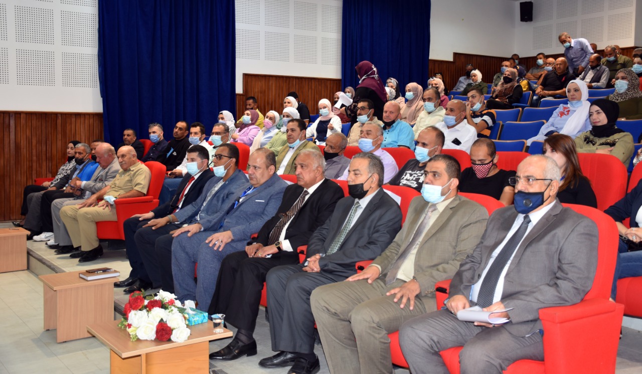 رئيس جامعة جدارا يلتقي الإداريين في الجامعة بحضور رئيس هيئة المديرين 