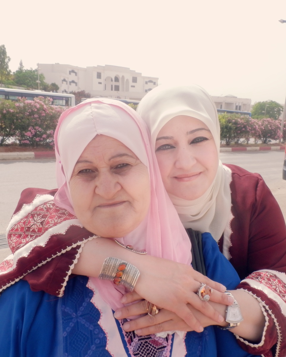 نعيمة المشايخ أم الأديبة د. سناء الشعلان تتحدّث عن تجربة أمومتها لها في تكريم مبادرة أكرموها