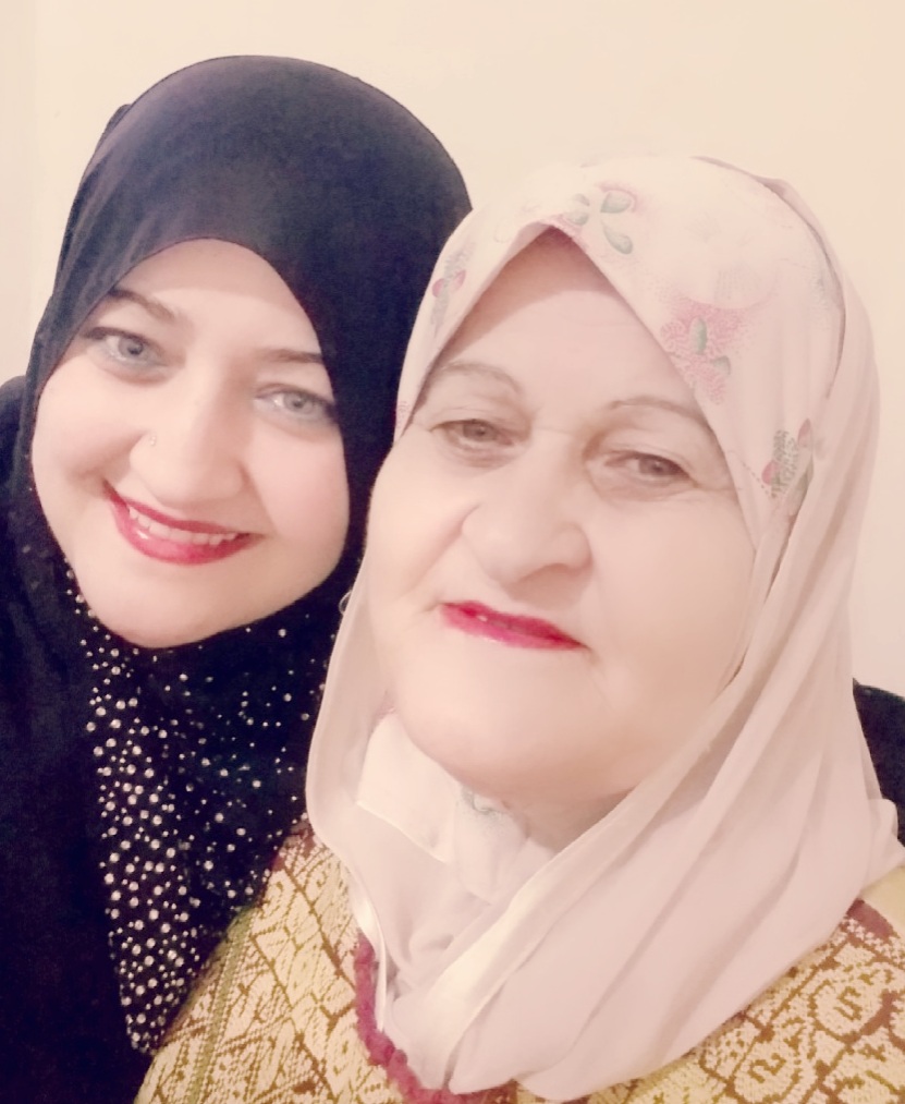 نعيمة المشايخ أم الأديبة د. سناء الشعلان تتحدّث عن تجربة أمومتها لها في تكريم مبادرة أكرموها