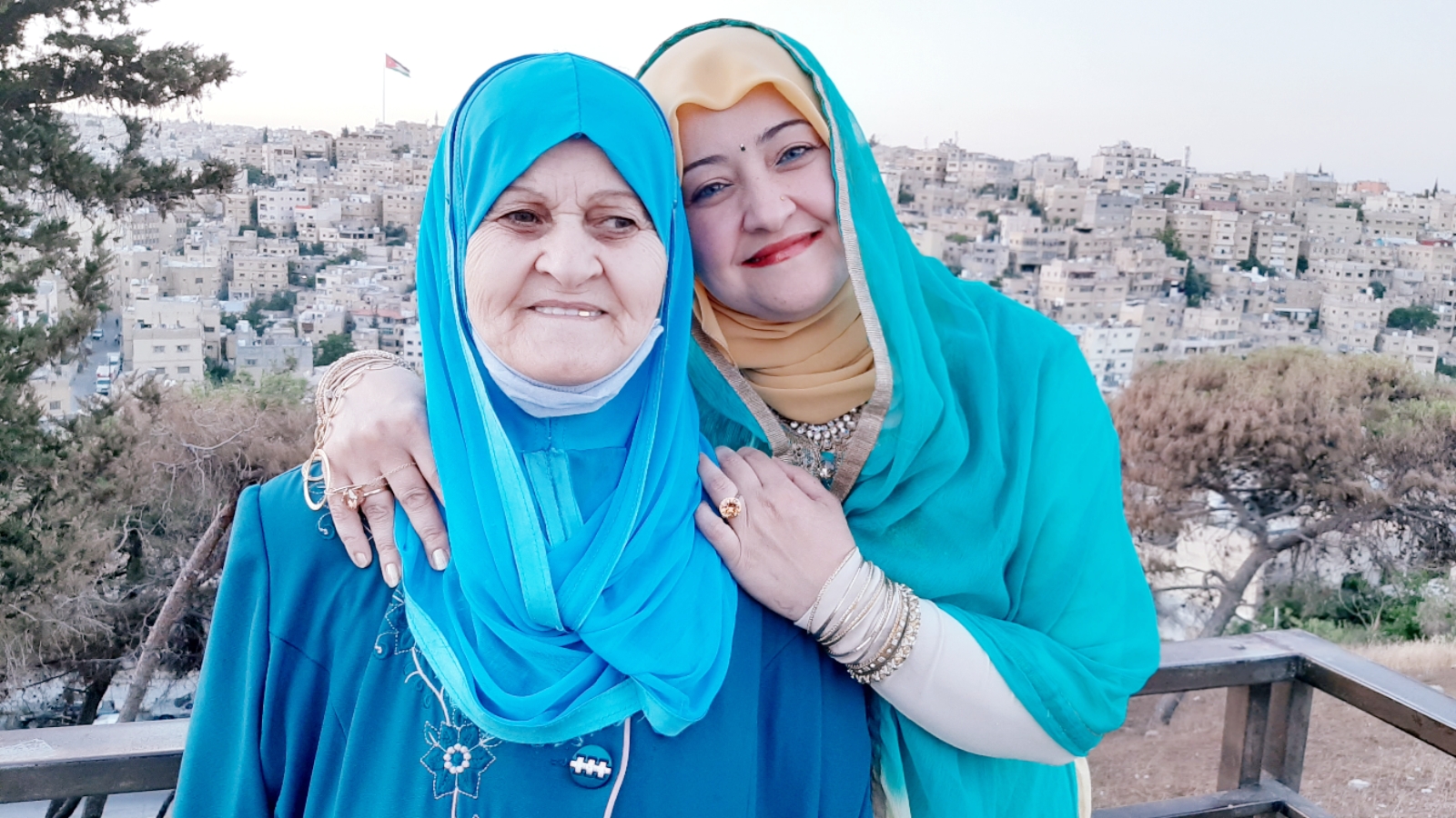 نعيمة المشايخ أم الأديبة د. سناء الشعلان تتحدّث عن تجربة أمومتها لها في تكريم مبادرة أكرموها