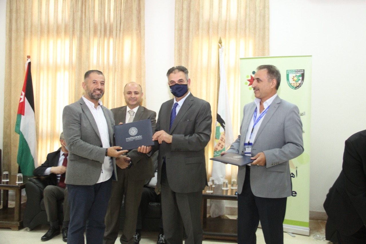 رئيس جامعة البلقاء التطبيقية يرعى حفل تخريج موظفي المالية المشاركين في دورة أساسيات إعداد البيانات المالية 