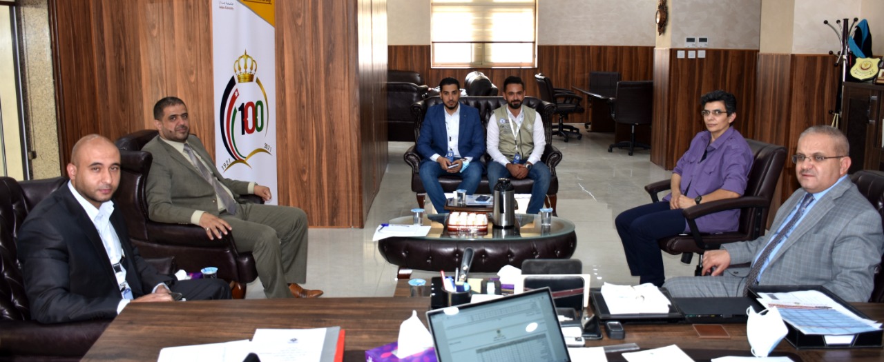 رئيس جامعة جدارا يلتقي فريق برنامج أنا أشارك 