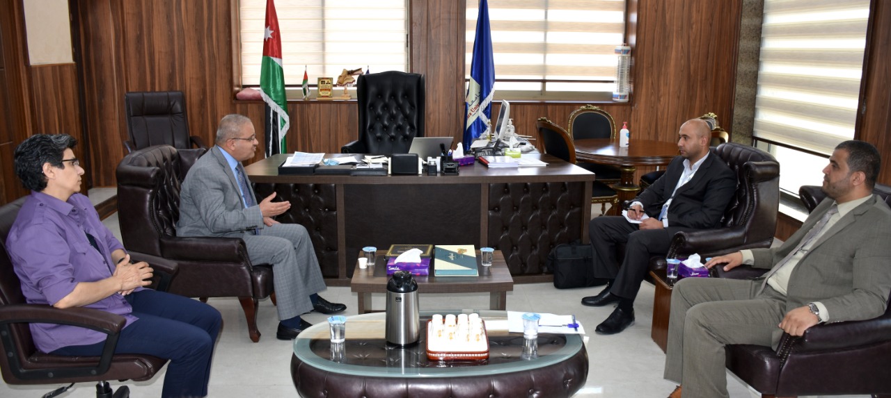 رئيس جامعة جدارا يلتقي فريق برنامج أنا أشارك 