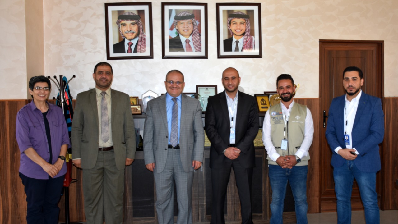 رئيس جامعة جدارا يلتقي فريق برنامج أنا أشارك 