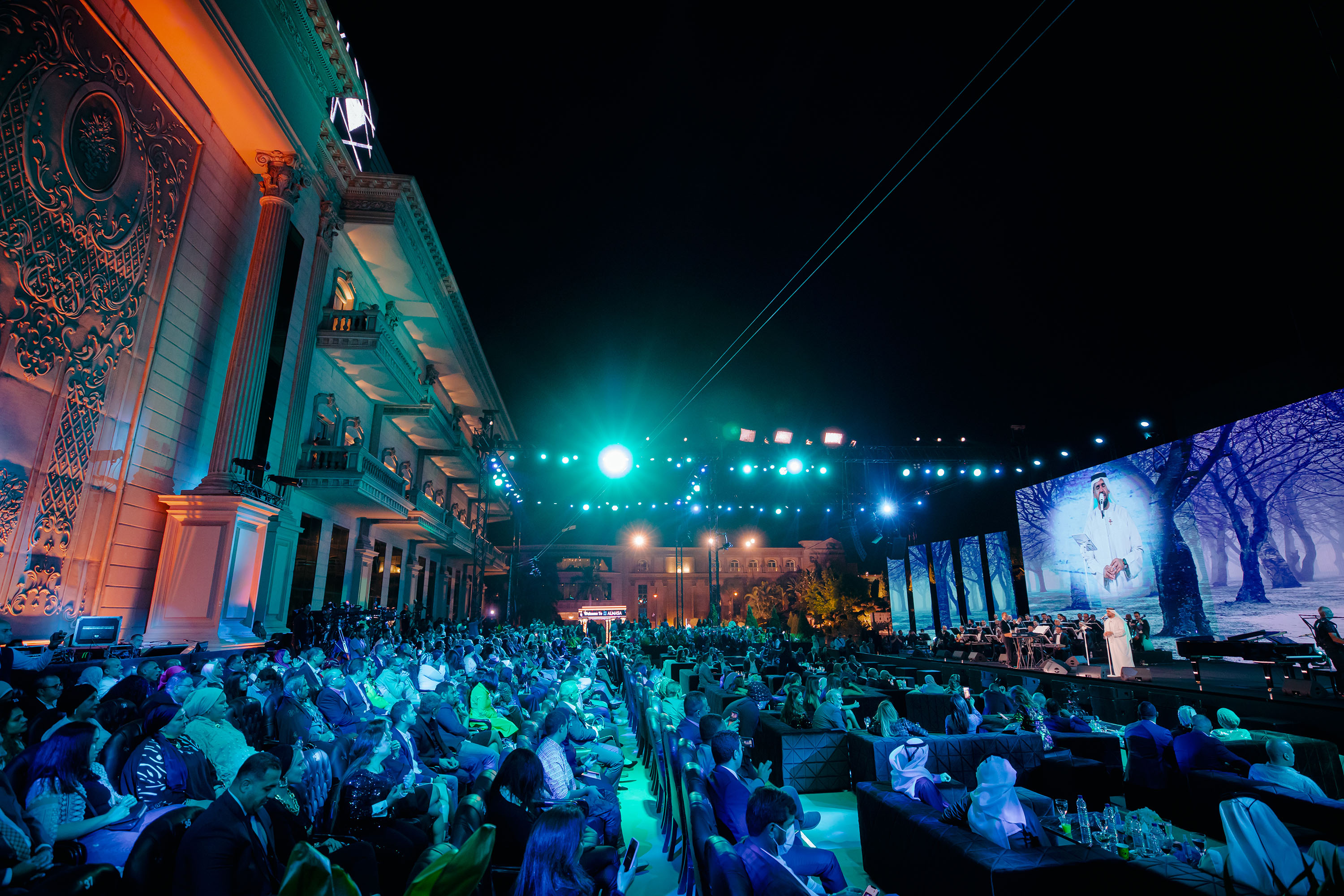 أ.د محمد طالب عبيدات يكتب :  التلوّن ما بين المنصب وخارجه