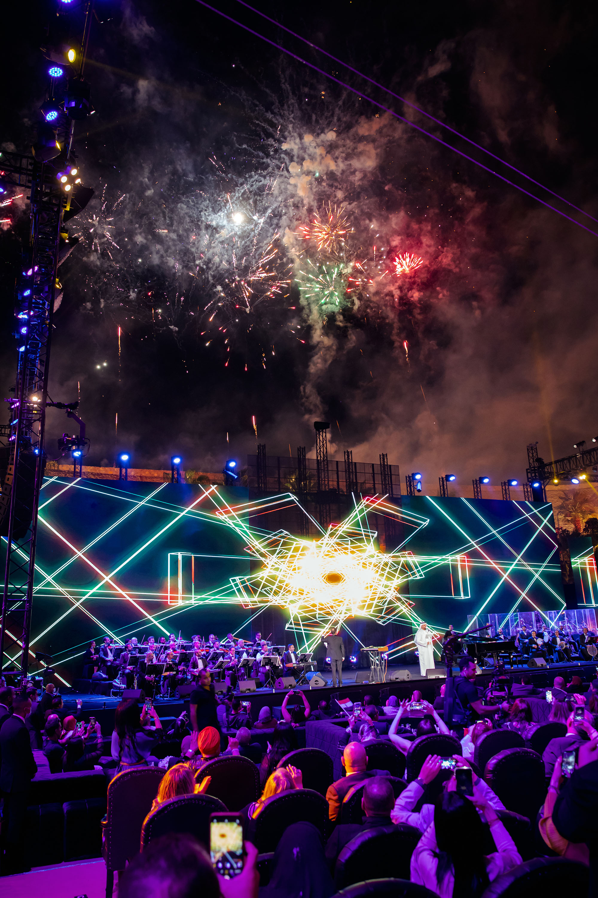 أ.د محمد طالب عبيدات يكتب :  التلوّن ما بين المنصب وخارجه