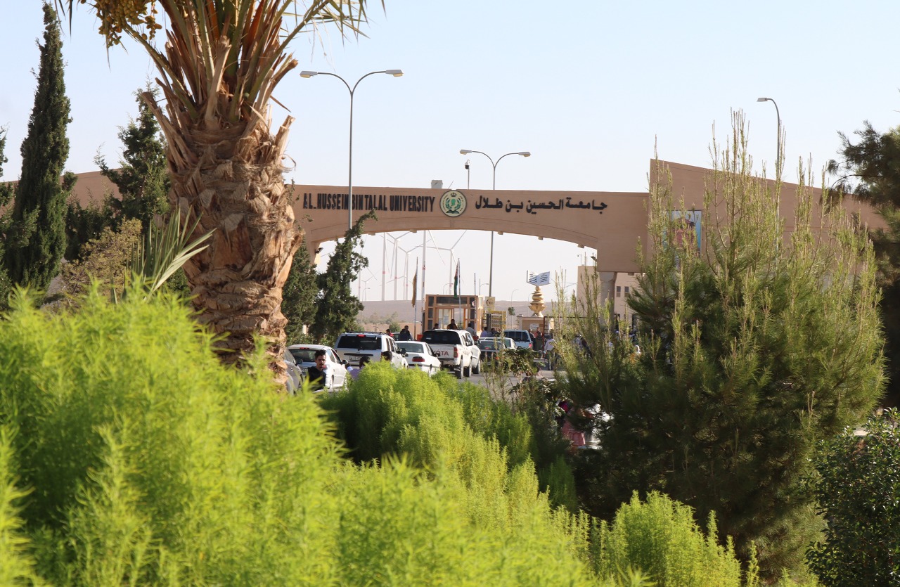 رئيس جامعة الحسين بن طلال يهنئ الطلبة بالعام الدراسي الجديد، وعودة التعليم الوجاهي.