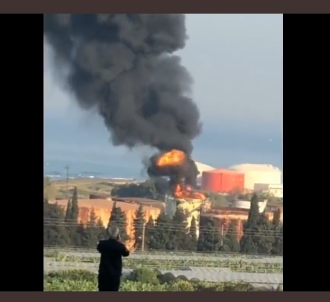 حريق هائل بمنشأة نفطية جنوب لبنان فيديو
