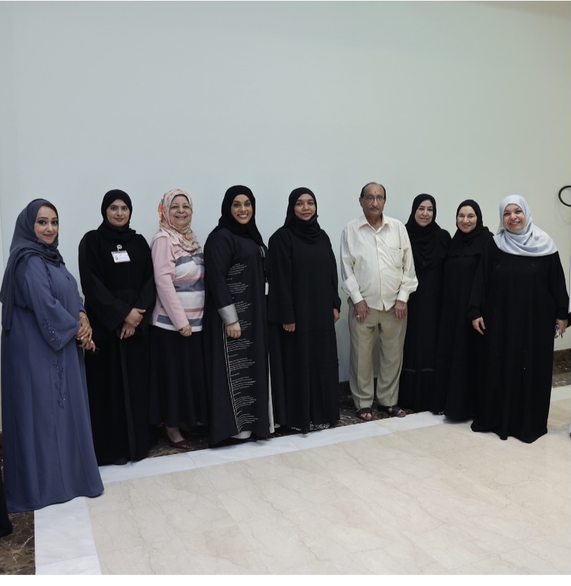 المكتب الثقافي والإعلامي  یكرم المصور منور الجعفري