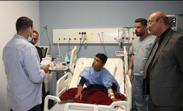 البشير ينقذ حياة فتى بعد إخراج 30 شظية من صدره