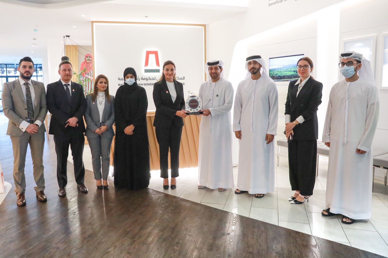 تریندز  والمكتب الإعلامي لحكومة رأس  الخیمة یبحثان آفاق التعاون المشترك 