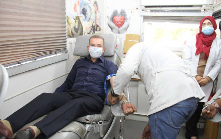 البلقاء التطبيقية تنظم حملة لتبرع بالدم