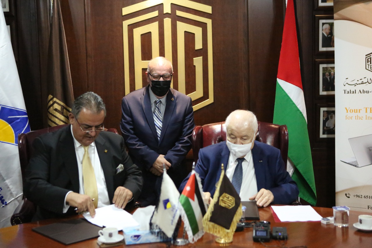 وزير الاشغال يرعى توقيع اتفاقية تعاون بين جمعية المستثمرين في قطاع الإسكان ومجموعة طلال أبو غزالة