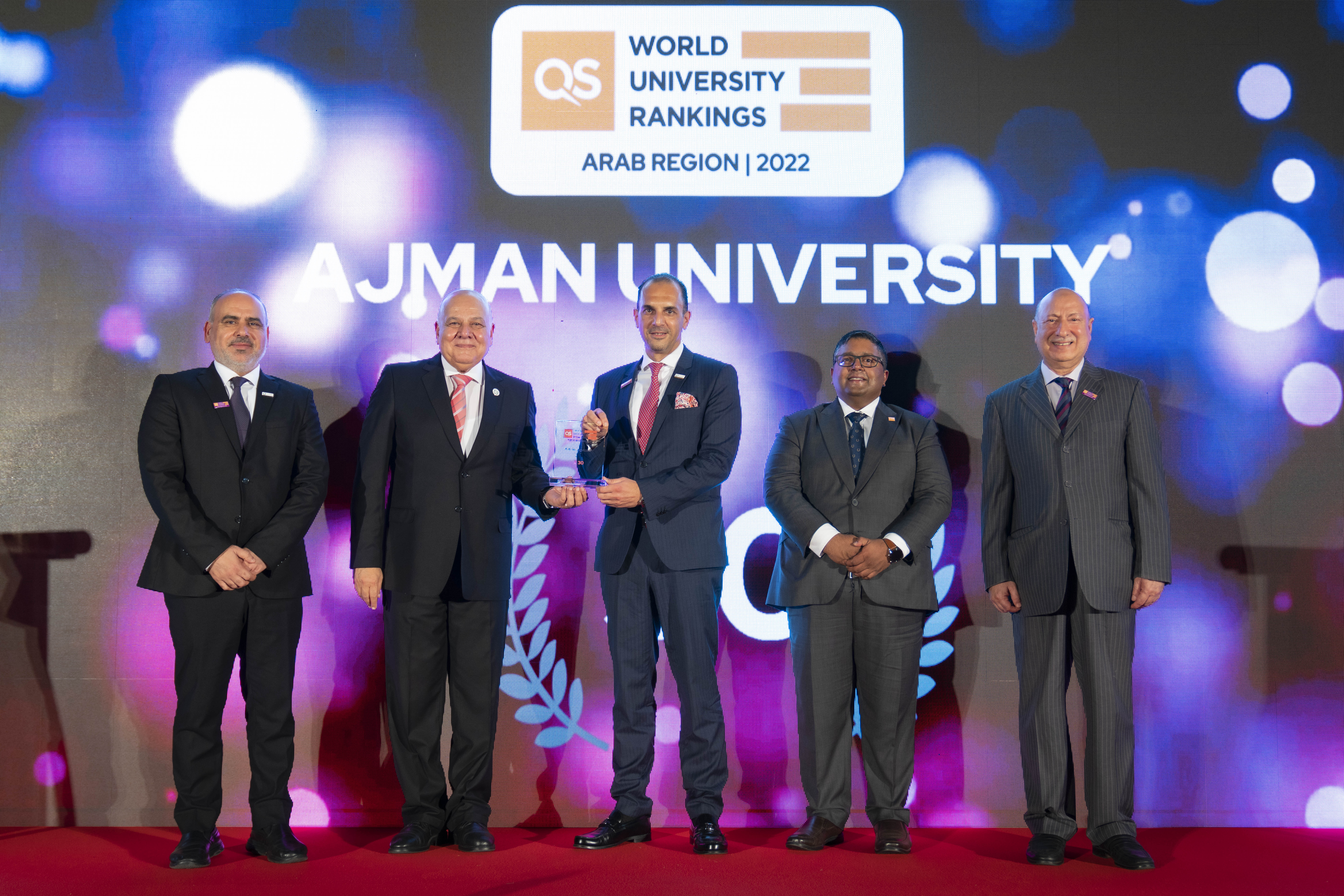 جامعة عجمان ترتقي سُلّم التصنیفات الإقلیمیة لتصبح ضمن أفضل 30 جامعة في  المنطقة العربیة