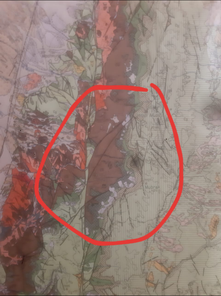 أ.د. محمد الفرجات يكتب....إنزلاق جيولوجي عظيم كنصف حفرة نيزك جنوب البترا... معلم سياحي جاذب