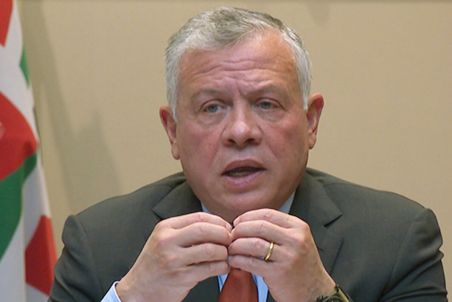 الملك ينعم بوسام المئوية على شخصيات ...أسماء