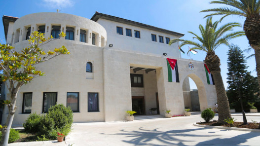 الحكومة تضاعف غرامة عقوبة سائق واسطة النقل غير متلقي لقاح كورونا