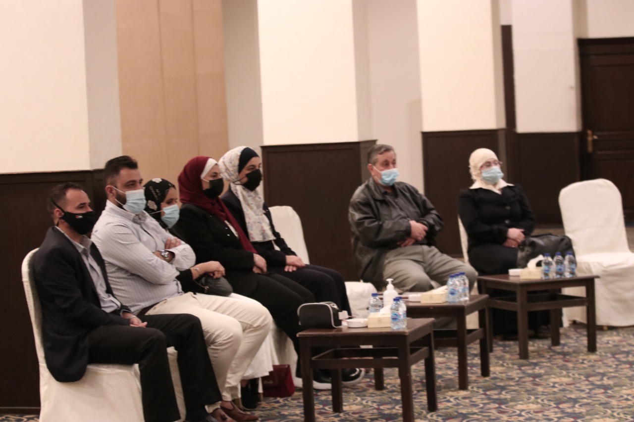 مندوباً عن رئيس الوزراء .. النابلسي يحاور أعضاء المؤتمر الوطني للشباب للتوعية والتطوير 