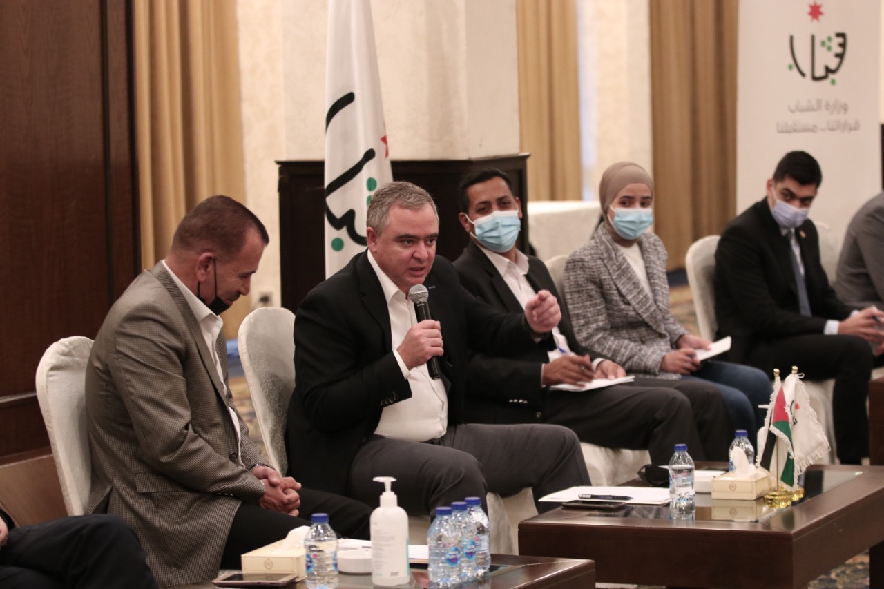 مندوباً عن رئيس الوزراء .. النابلسي يحاور أعضاء المؤتمر الوطني للشباب للتوعية والتطوير 