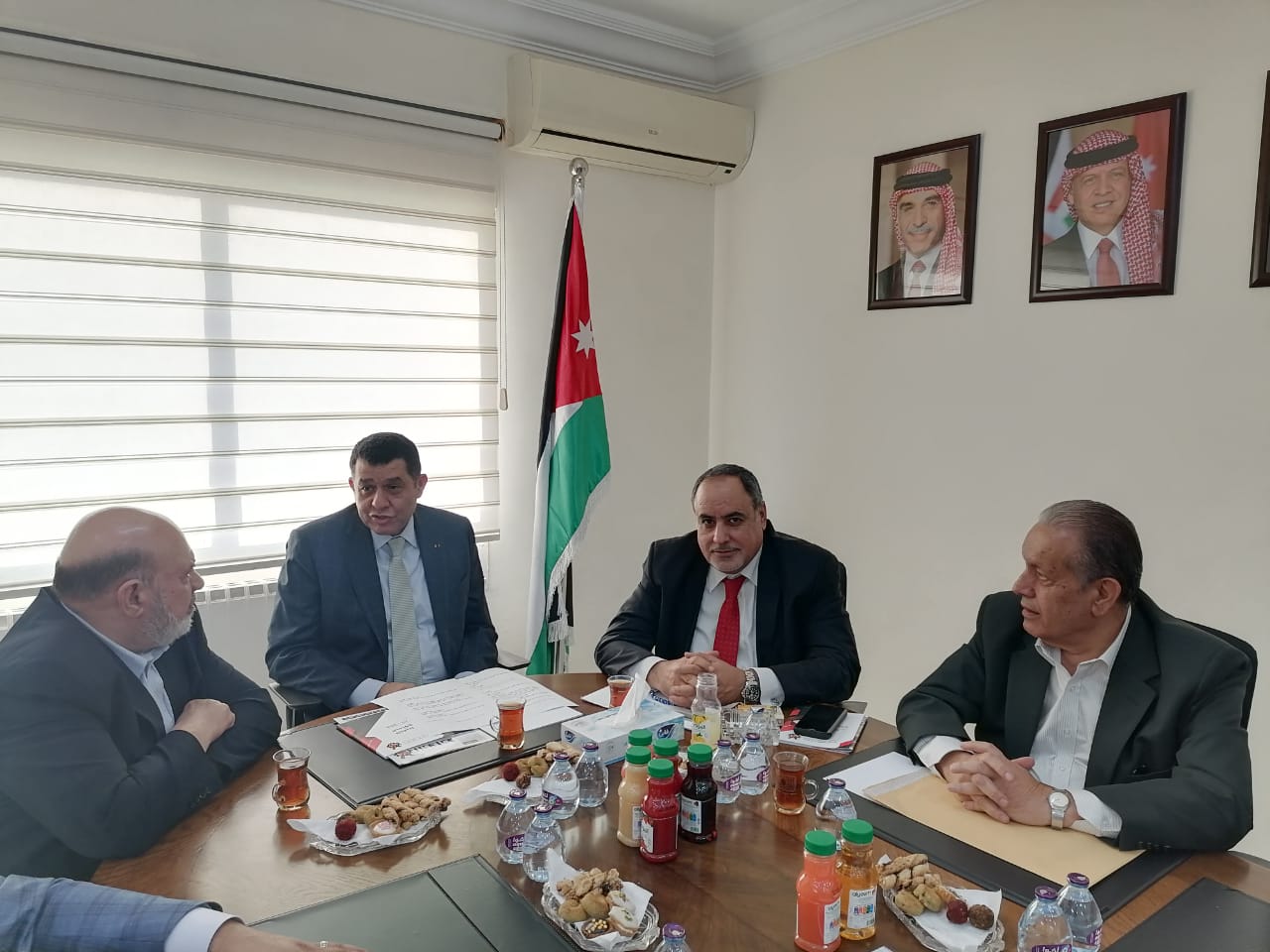 وزير العمل يلتقي الاتحاد العام لنقابات عمال الأردن